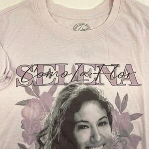 Selena Women's Graphic Tee Shirt  Size M  Light Pink